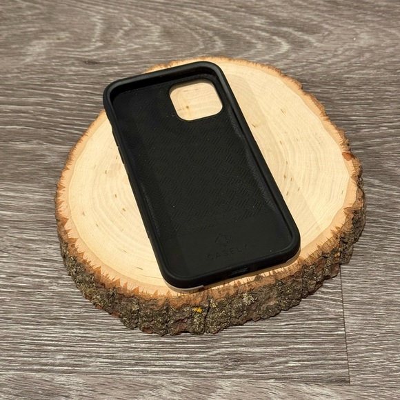 Casely iPhone 11 Pro Max Case in White Marble with Mag Safe - Picture 6 of 7